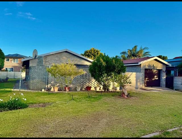 4 BEDROOM HOUSE FOR SALE IN STILBAAI-WES